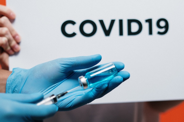 В Минздраве прокомментировали смерть россиянина после прививки от COVID-19