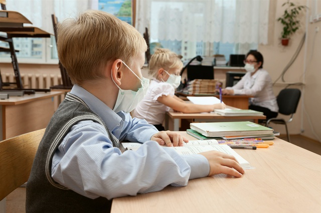 Родители Екатеринбурга устроили истерику из-за карантина в школах