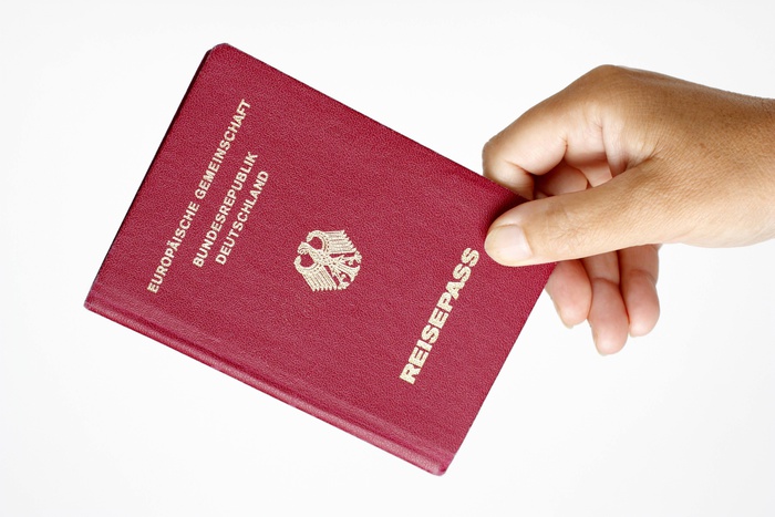 В аэропорту Стамбула задержаны 2 человека со 150 пустыми европейскими паспортами