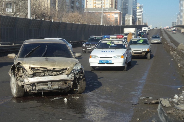 Наркоман протаранил машину ГИБДД в Екатеринбурге