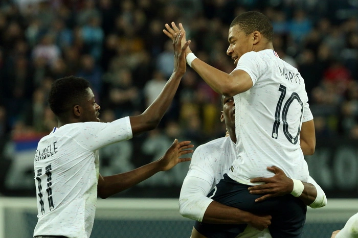 Сборная России по футболу проиграла контрольный матч сборной Франции