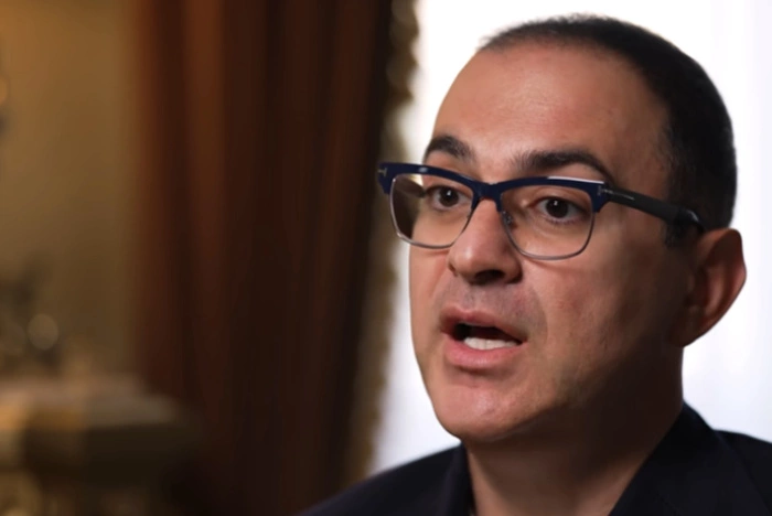 Комик Гарик Мартиросян, уехавший из России, возобновляет работу на корпоративах