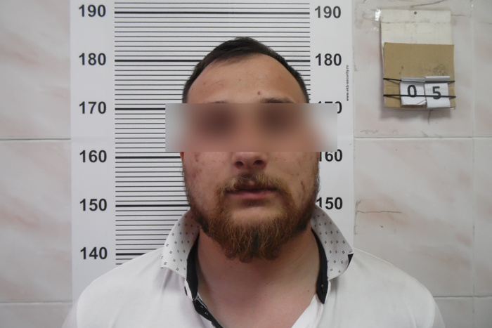 Екатеринбургский парфюмер украл у случайного прохожего 1,8 миллиона рублей