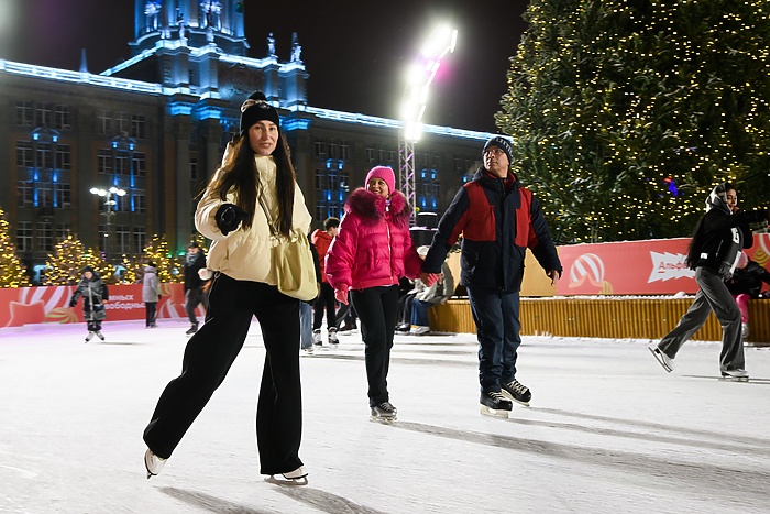 Каток на площади 1905 года откроется 5 декабря