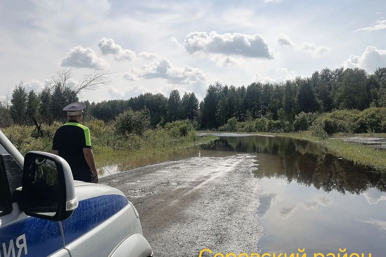 Из-за паводка перекрыли ещё несколько свердловских дорог