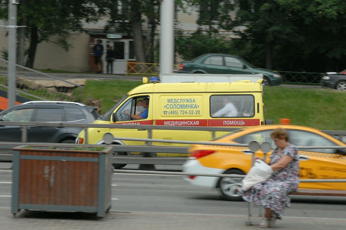 В центре Екатеринбурга встали трамваи. «Ждут скорую пассажиру»