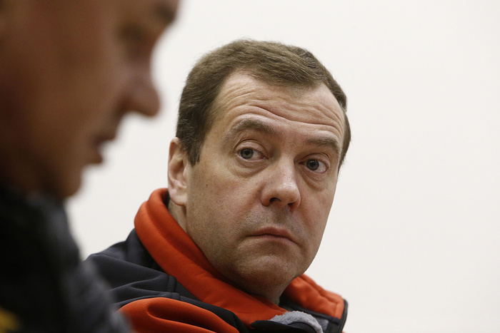Медведев потребовал от Грефа исполнить «что было сказано»