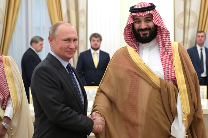 Россия и Саудовская Аравия предложат ОПЕК+ временно поднять добычу нефти