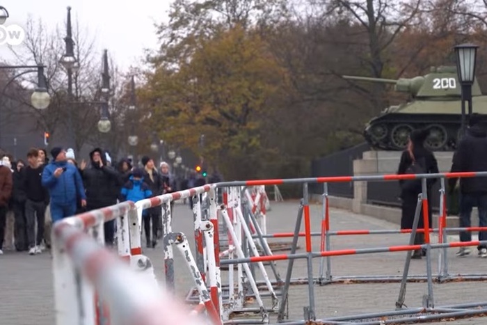 В российском посольстве прокомментировали решение Берлина о поставке танков