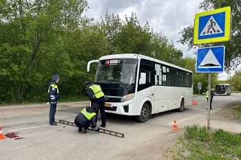 Пожилой пешеход впал в кому в Каменске-Уральском после наезда автобуса