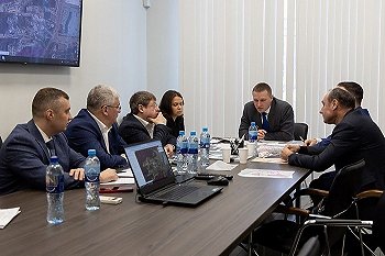 С жителями Ботаники, борющимися с «уплотнением» их квартала, встретился Руслан Габдрахманов