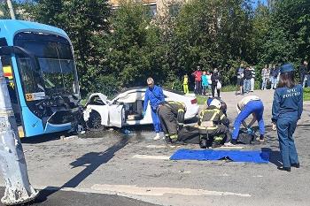 Стало известно, как произошла страшная аварии с троллейбусом и Audi в Екатеринбурге (ВИДЕО)