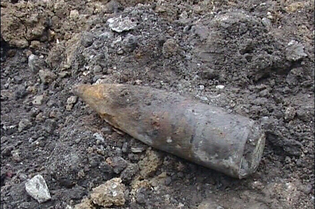 С утра на улице Бакинских Комиссаров был обнаружен боевой снаряд