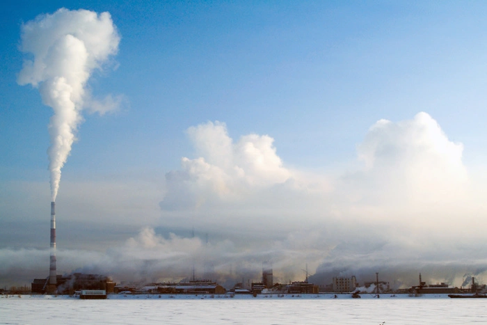 В Туринске рухнула труба котельной местного хлебокомбината