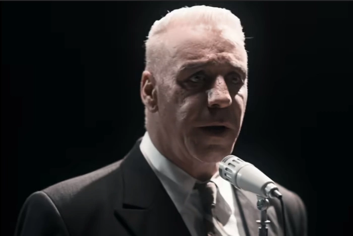 Немецкий Der Spiegel требует от лидера группы Rammstein заступиться за фаната-россиянина