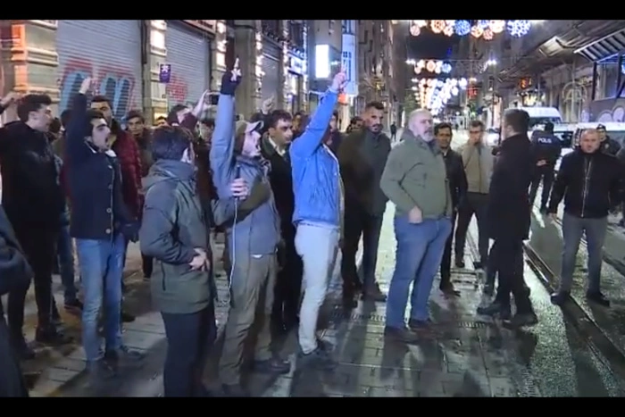 Возмущённые турки осаждают генконсульство России в Стамбуле