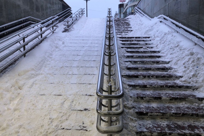 Замглавы Екатеринбурга сообщил, что сейчас удобнее передвигаться на сноуборде