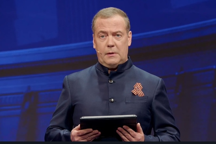 «На смену майскому „беззлобию“ пришёл лютый „хрюкостяг“». Медведев опубликовал новый пост в Telegram