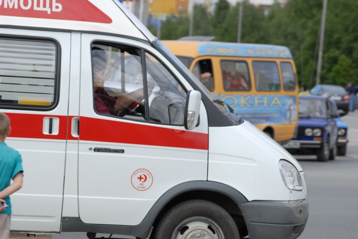 Годовалый ребенок скончался после падения с шестого этажа в Екатеринбурге