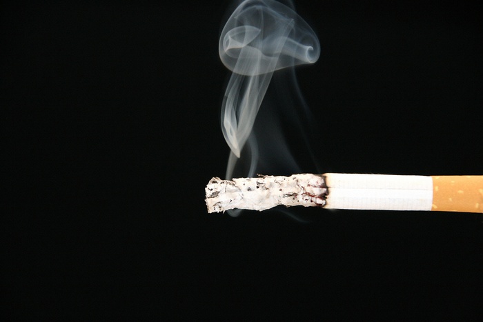 Медики: Курение делает мужчин глупее