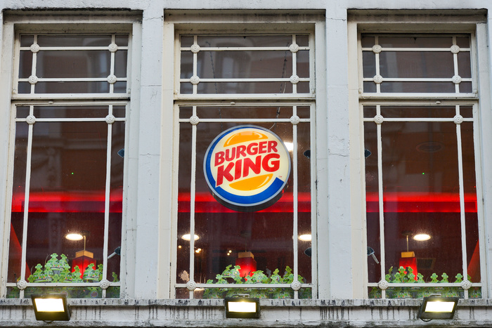 «Бургер Кинг» зашифровал матерное послание «Макдоналдсу» в новой рекламе