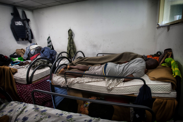 Чехия приостановила прием беженцев по квоте ЕС