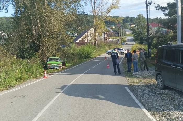 Он отвозил внука: в Свердловской области пожилой водитель умер за рулём автомобиля