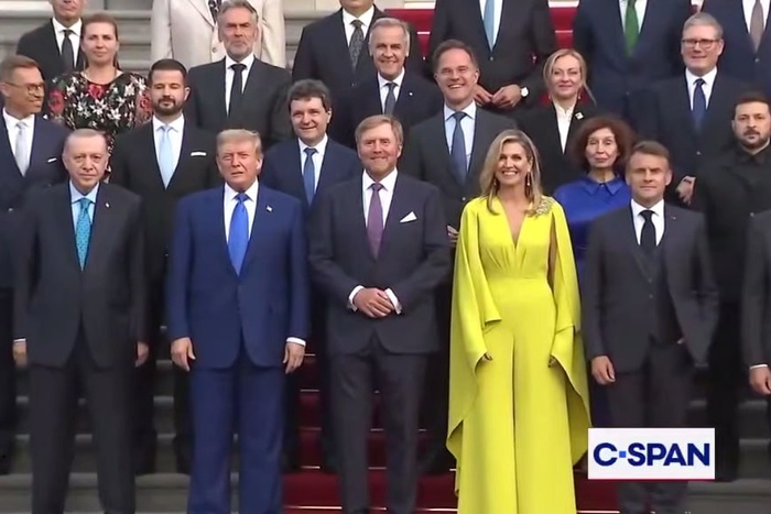 WP: На саммите НАТО Зеленского стараются держать подальше от Трампа