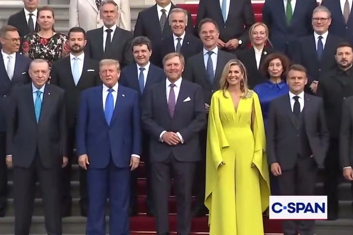 WP: На саммите НАТО Зеленского стараются держать подальше от Трампа