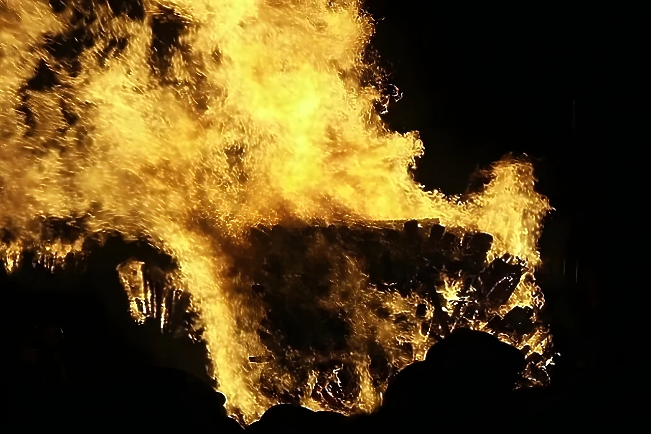 Заживо сгоревшим в машине мужчиной в Екатеринбурге оказался блогер