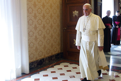 Папа Римский подарил Яценюку "ручку мира"
