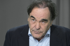 Оливер Стоун снимет фильм о Сноудене по роману Кучерены