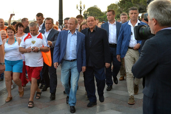 Официальный Киев потребовал от Запада осудить визит Берлускони в Крым