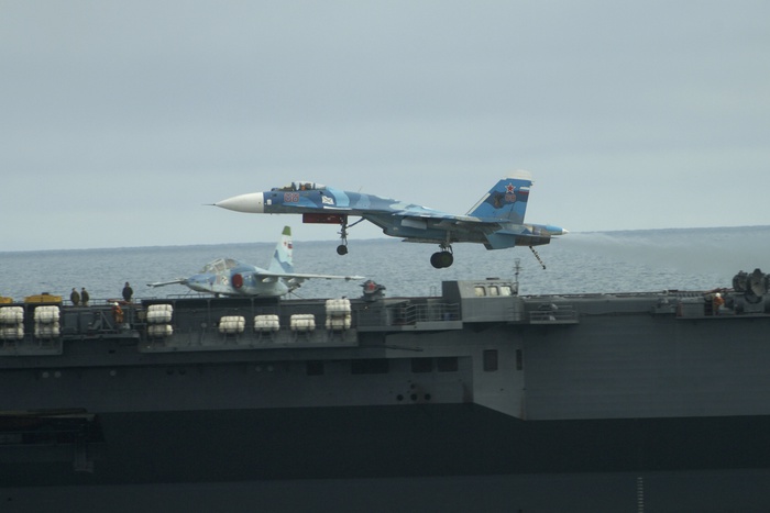 СМИ воссоздали картину падения Су-33 с палубы «Адмирала Кузнецова»