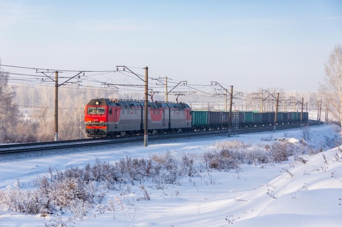 Под Екатеринбургом поезд насмерть сбил молодую женщину