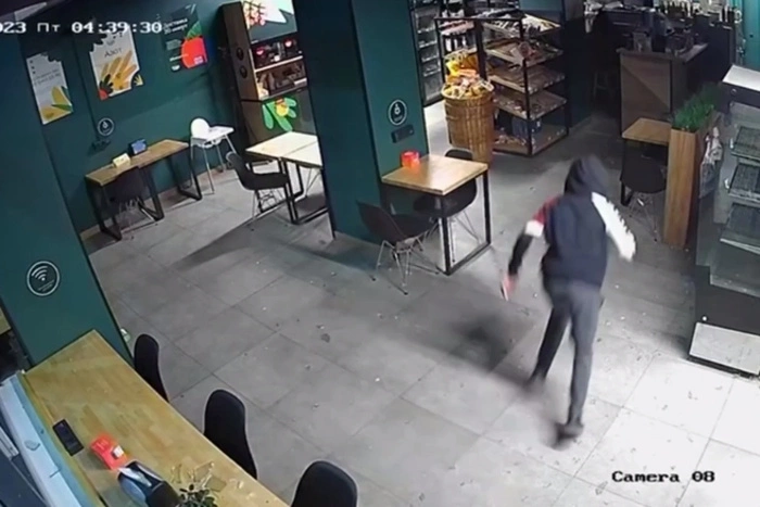 В Екатеринбурге страдающий от воров магазин озвучил видео очередной кражи в стиле «В мире животных»