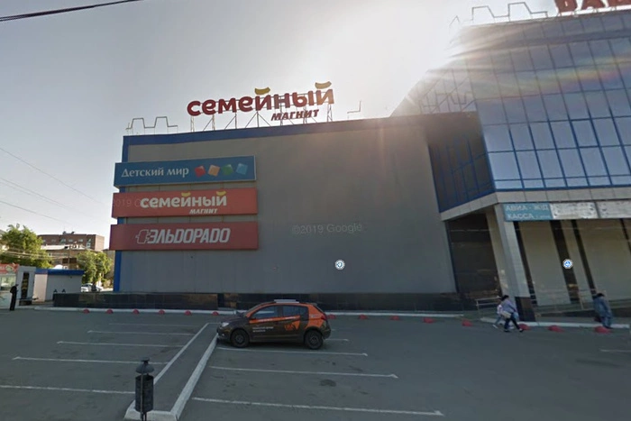 На Урале неадекватный тип ворвался в «Магнит» с ножом и ранил продавца