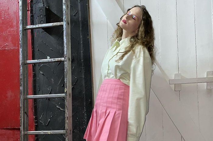 Екатеринбургскую певицу Монеточку* экстренно госпитализировали во время концерта в Риге