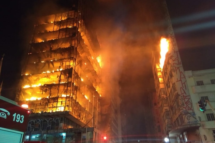 В Сан-Паулу после пожара обрушилось 26-этажное здание
