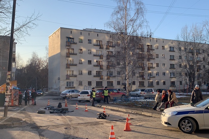 В ГИБДД Екатеринбурга рассказали обстоятельства ДТП с мусоровозом на Викулова