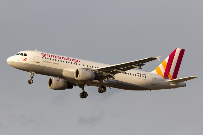 Самолет Germanwings долго терял высоту и подавал сигналы SOS