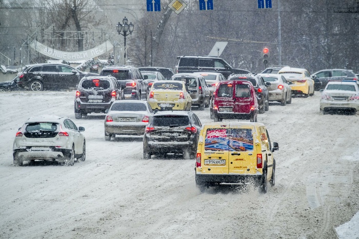 В Екатеринбурге наблюдается дорожный коллапс