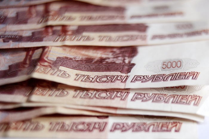 Россиян уличили в скупке новых банкнот по ценам дороже номинала