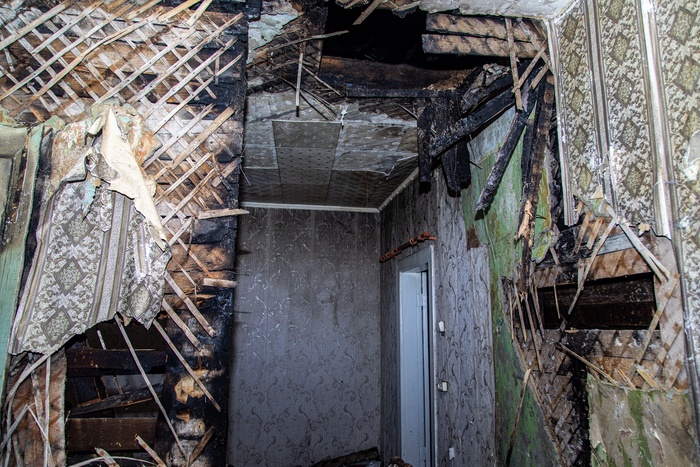 Депутат Алексей Вихарев берет жилые бараки, горящие по ночам на Уралмаше, под видеонаблюдение