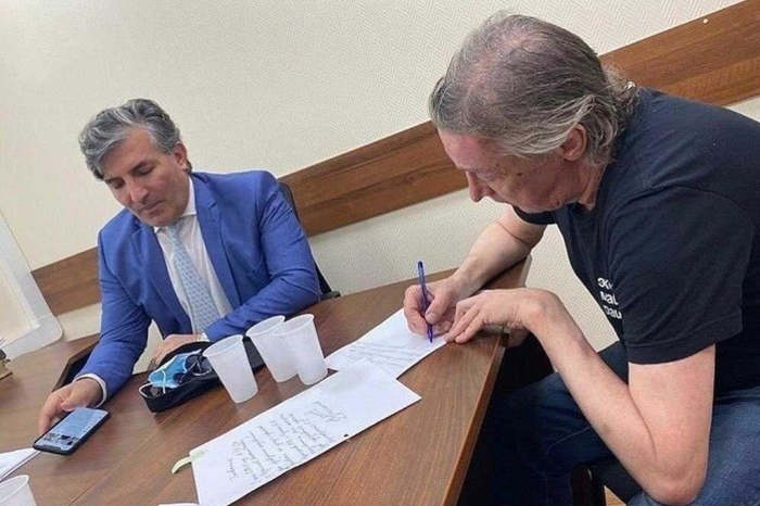 «Ефремов находится в руках шарлатана»: почетный адвокат назвал актёра «жертвой» Пашаева