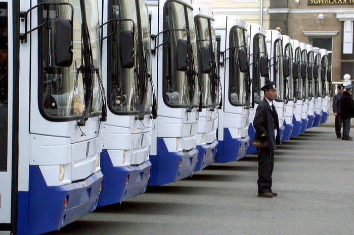 В Екатеринбург приехали «бескондукторные» автобусы