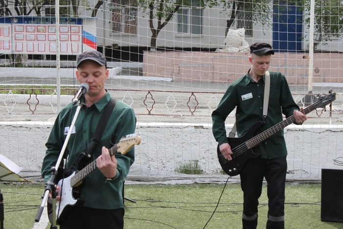 Осужденные «звезды» ИК-2 дали опен эйр на футбольном стадионе 9 Мая