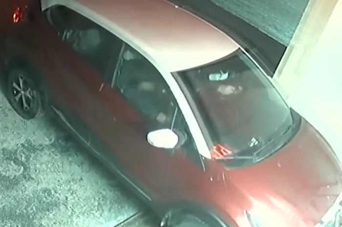 В Косулино иномарка протаранила алкомаркет