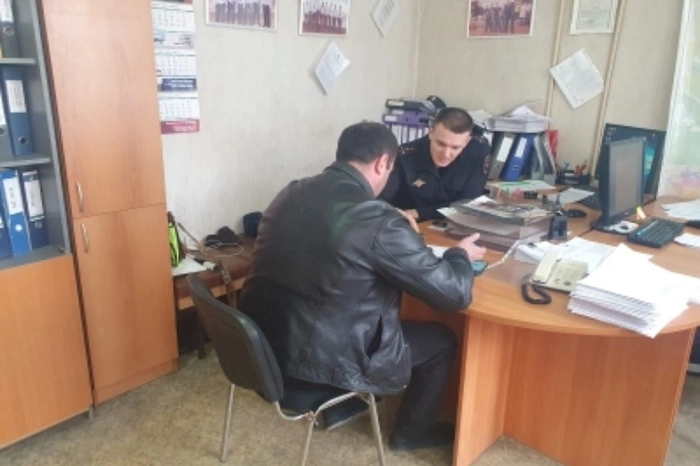 В Екатеринбурге наказали автохама на Range Rover за езду по тротуару у школы