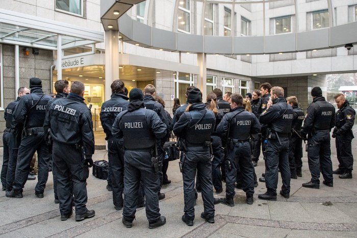 Караул устал — немецкая полиция заявляет, что находится на пределе своих сил